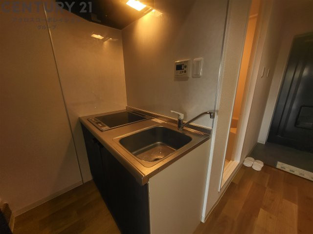1口コンロ付きのシンプルなキッチン