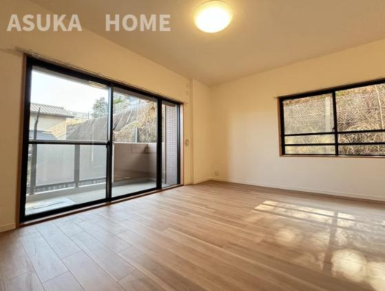 サングレイス小机の居間・リビング|こちらの居間で趣味の時間をお楽しみください