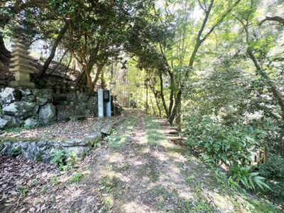 【前面道路含む現地写真】 | 宇治市白川娑婆山　倉庫付き土地 | 対象地までは軽自動車やバイクが通れる山道があります。