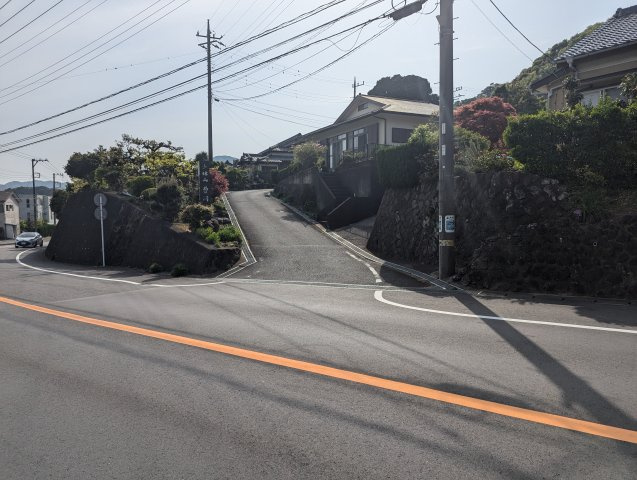 売土地　下田市大賀茂の前面道路含む現地写真|下田市街地まで車で10分です。近くに入田浜海水浴場もあります。