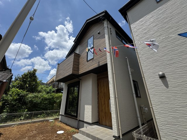 松戸市常盤平２丁目新築戸建【常盤平第三小学校：10分】の外観|1号棟外観・完成済み内覧可能です！