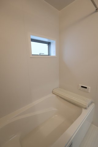 【浴室】 | 《仲介手数料無料》練馬区東大泉７丁目18-13(2号棟)新築一戸建てミラスモ | 撮影日 2025年10月16日 14:15 曇り