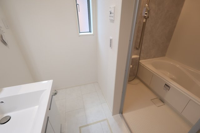 【ランドリースペース】 | 《仲介手数料無料》練馬区東大泉７丁目18-13(2号棟)新築一戸建てミラスモ | 撮影日 2025年10月16日 14:15 曇り