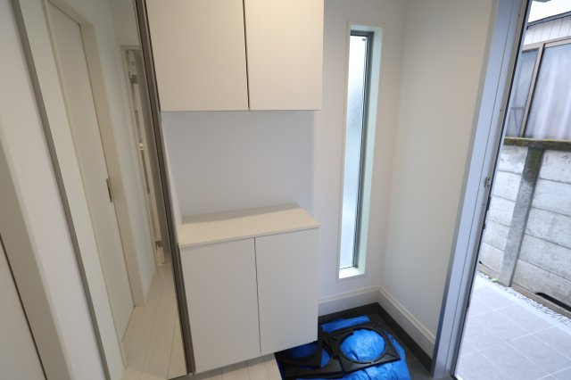 【玄関】 | 《仲介手数料無料》練馬区東大泉７丁目18-13(2号棟)新築一戸建てミラスモ | 撮影日 2025年10月16日 14:15 曇り