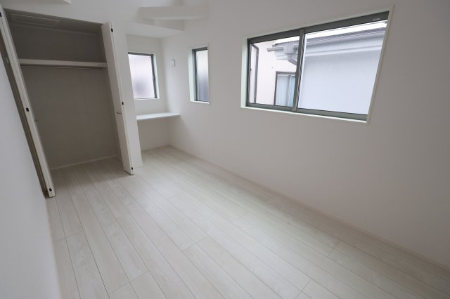 【洋室】 | 《仲介手数料無料》練馬区東大泉７丁目18-13(2号棟)新築一戸建てミラスモ | 撮影日 2025年10月16日 14:15 曇り