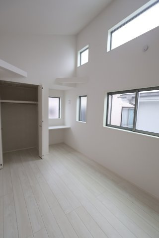 【洋室】 | 《仲介手数料無料》練馬区東大泉７丁目18-13(2号棟)新築一戸建てミラスモ | 撮影日 2025年10月16日 14:15 曇り