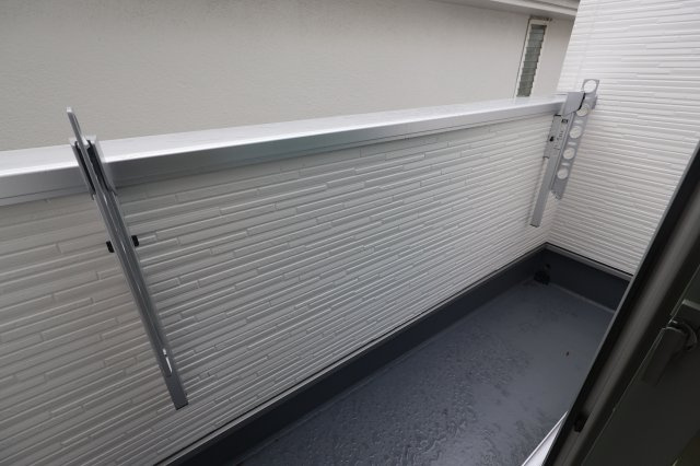 【バルコニー】 | 《仲介手数料無料》練馬区東大泉７丁目18-13(2号棟)新築一戸建てミラスモ | 撮影日 2025年10月16日 14:15 曇り