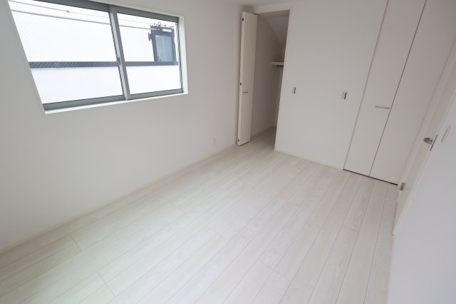 【トイレ】 | 《仲介手数料無料》練馬区東大泉７丁目18-13(2号棟)新築一戸建てミラスモ | 撮影日 2025年10月16日 14:15 曇り