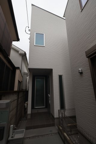 【外観】 | 《仲介手数料無料》練馬区東大泉７丁目18-13(2号棟)新築一戸建てミラスモ | 撮影日 2025年10月16日 14:15 曇り