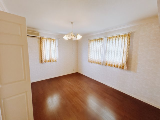 【中古戸建】太田市岩瀬川町の洋室|■洋室｜2階各居室には収納をご用意しています♪常にお部屋を綺麗に保てます！小さなお子様も自然とお片付けができるようになるのでうれしいですよね！