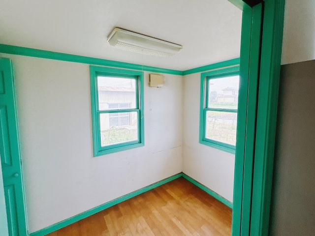 【中古戸建】太田市岩瀬川町の洋室|■洋室｜全室シンプルな色使いとデザインで使い勝手良し◎どんな家具でもしっくりマッチします♪