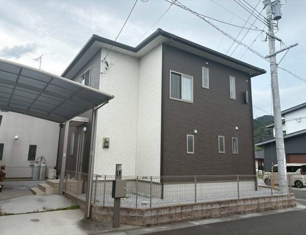 京都郡苅田町中古戸建の外観|タマホーム施工♪落ち着いた雰囲気の外観です♪
【苅田町　中古戸建】
