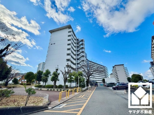 向島ニュータウン第三街区C棟の外観