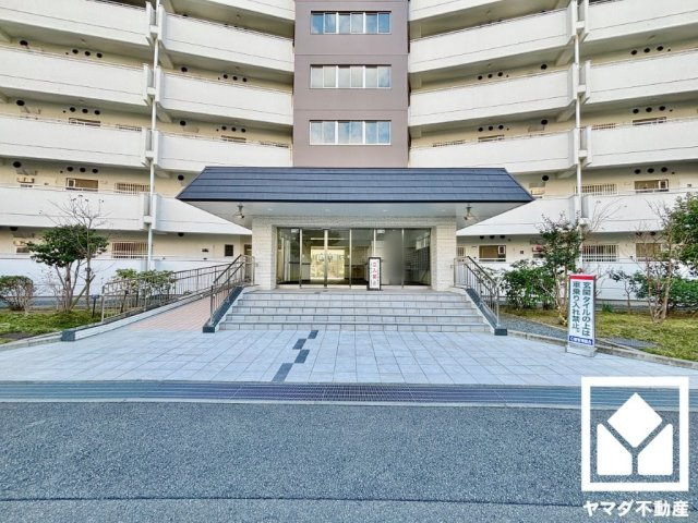 向島ニュータウン第三街区C棟の外観