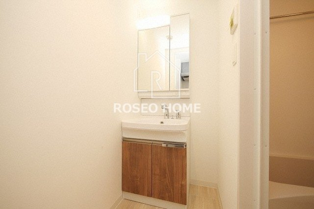 プライムアーバン南森町の洗面所