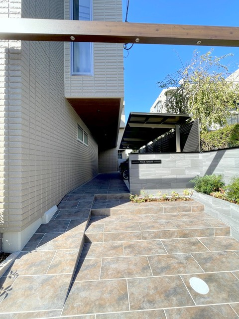 PACE　OVESTのエントランス