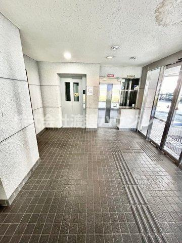 江坂ニュー白百合のエントランス