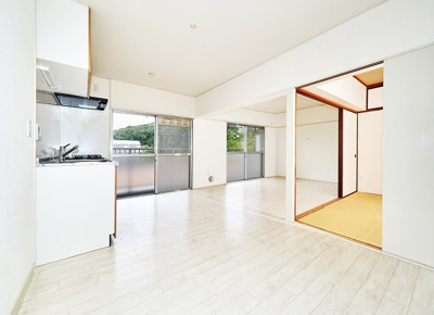 【居間・リビング】 | 大沢マンション | 13.5帖LDK