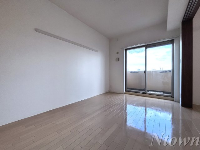 【洋室】 | プレサンス名古屋STATIONビジュ | 使いやすい居間です