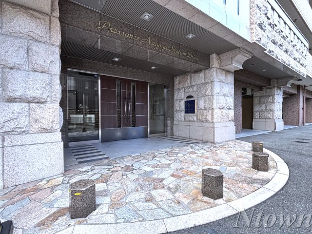 【エントランス】 | プレサンス名古屋STATIONビジュ | 落ち着いたエントランスです