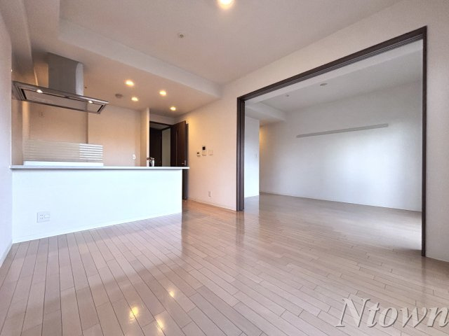 【居間・リビング】 | プレサンス名古屋STATIONビジュ | ゆったりとした居間です