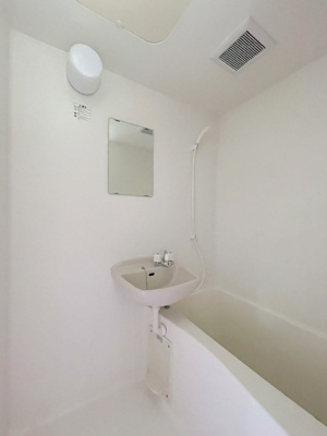 【浴室】 | ピュア箱崎東七番館 | 別号室の写真になります。現況優先。