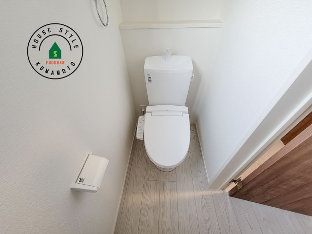 熊本市南区元三町3丁目第2-2棟（1号棟）　のトイレ|温水洗浄便座を完備しております。2ヶ所にトイレがあるのは朝の慌ただしい時間も安心です。