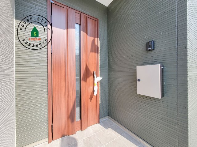 熊本市南区元三町3丁目第2-2棟（1号棟）　の玄関|おでかけの時も帰った時も、「我が家」を最初に感じでもらえる素敵な空間に。