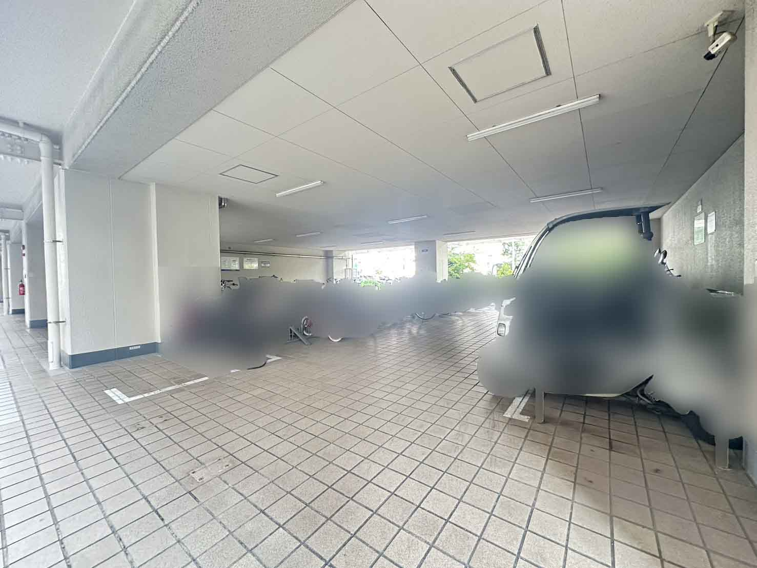 ポートアイランド住宅45号棟の駐輪場|◎広々とした駐輪場です。