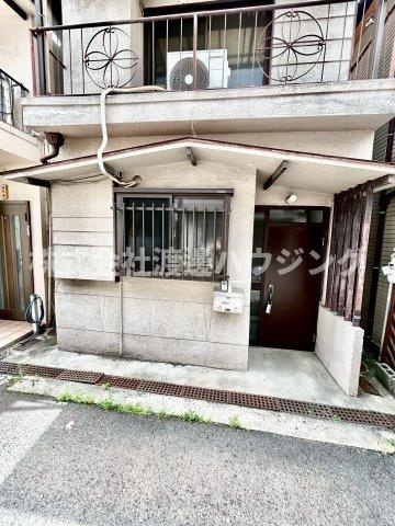 雁屋北町戸建のエントランス