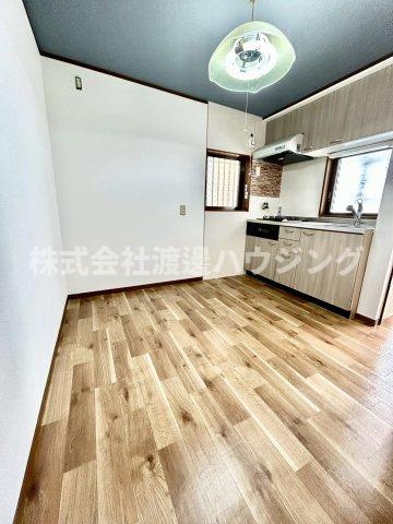 雁屋北町戸建の居間・リビング