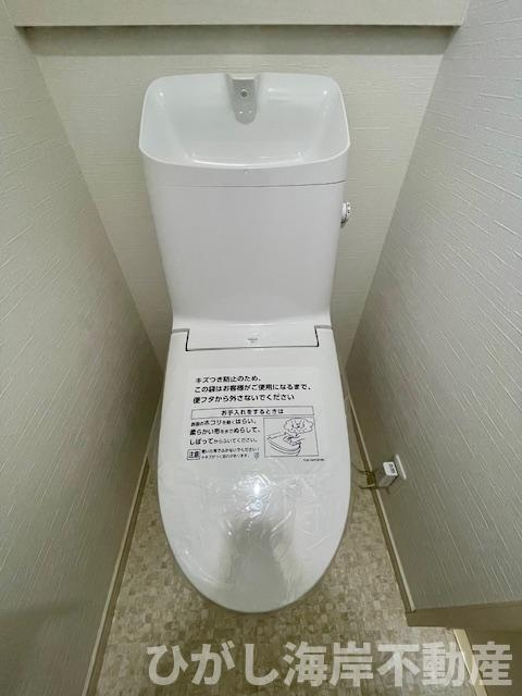 平塚市平塚３丁目　中古戸建のトイレ|新規リフォーム完了！　洗浄機能付きお手洗い