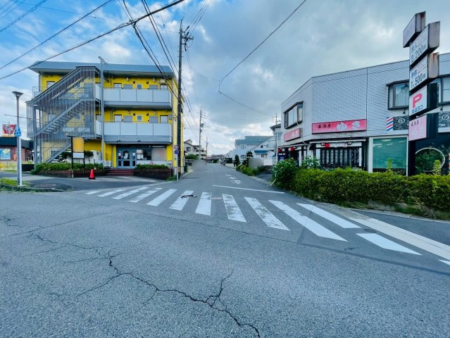 長久手市長配二丁目一棟売アパートのその他|前面道路②