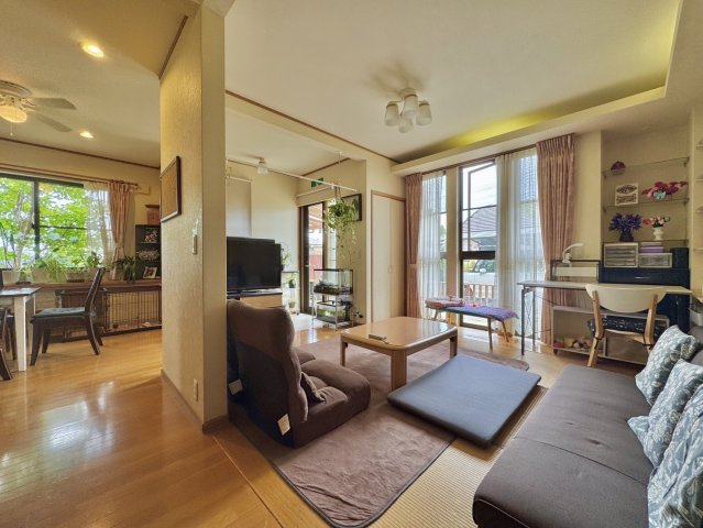 ひたちなか市大字高場中古戸建の居間・リビング