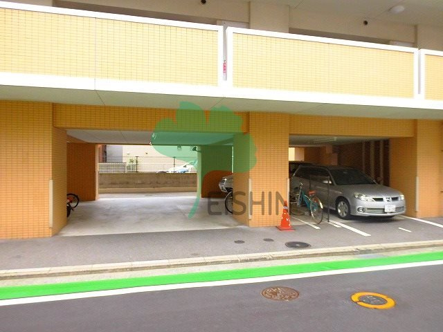 リアンシエルブルー東公園の駐車場