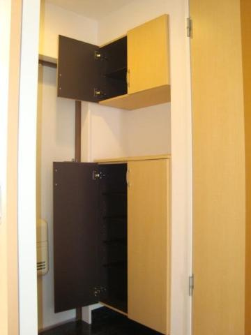 ＳＵＮ　ＨＥＩＭＥ　Ｍ＆Ｈ　Ⅱのその他|シューズボックス内部