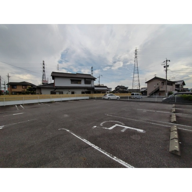 本巣郡北方町平成８丁目の店舗一部の駐車場