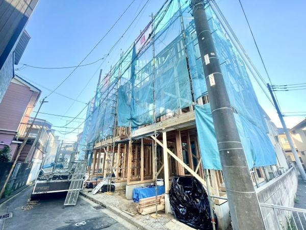 横浜市神奈川区白幡仲町の新築一戸建の外観|同仕様物件もご案内をさせて頂きます。
お車でご自宅まで送迎承ります。