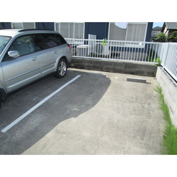 エクシブ浅野の駐車場