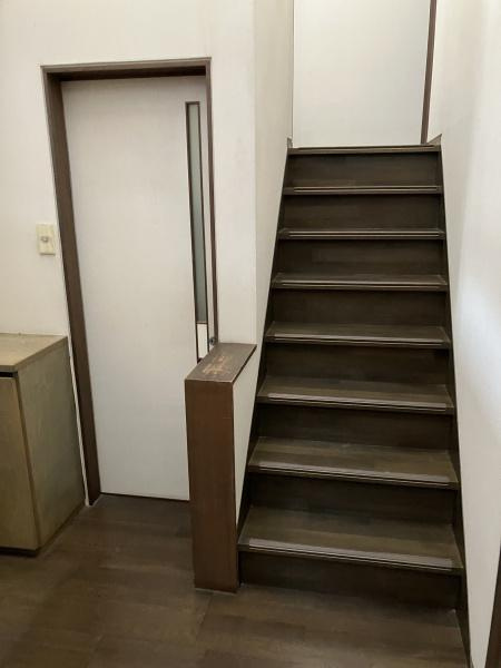 岡崎市松橋町・中古戸建の内装|階段です。