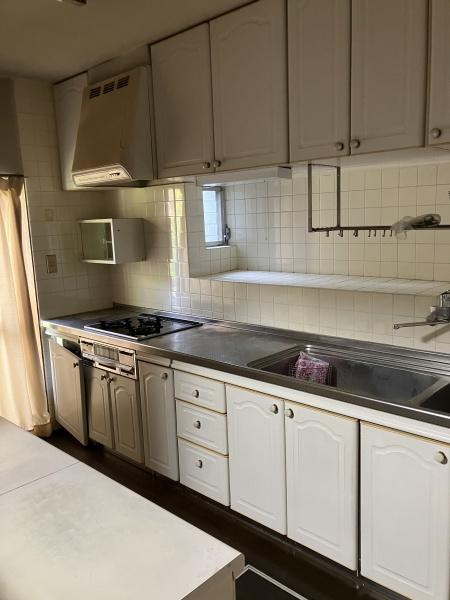 岡崎市松橋町・中古戸建のキッチン|広々空間でお料理ができます。