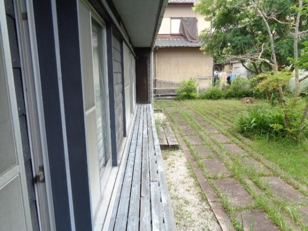 岡崎市松橋町・中古戸建の庭|ウッドデッキやBBQ。想像が膨らむお庭