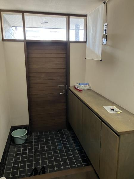 岡崎市松橋町・中古戸建の玄関|訪れる人を心地よく迎え入れます。