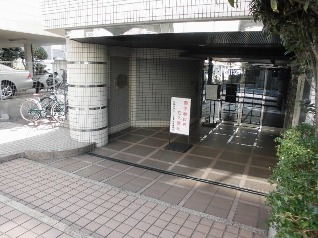日神パレステージ本駒込のエントランス