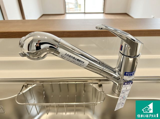 川西市鼓が滝　新築一戸建ての設備|浄水器を内蔵！炊飯時、お茶を作る時に安心してお水を使えます！お湯と冷水、浄水と原水、シャワーの切替えもワンタッチです！