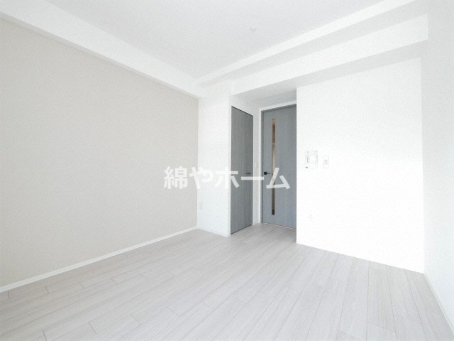 レジュールアッシュOSAKA新深江の洋室|落ち着いた色調の洋室です