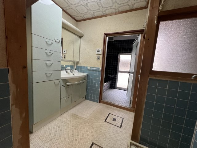 津山市上紺屋町　中古住宅　5LDKの洗面所