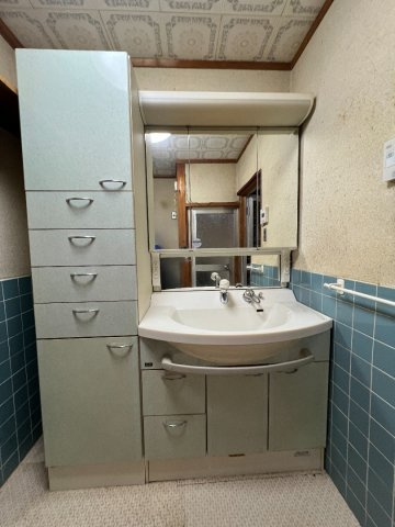 津山市上紺屋町　中古住宅　5LDKの独立洗面台