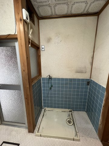津山市上紺屋町　中古住宅　5LDKの洗面所|室内洗濯機置き場