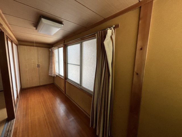 津山市上紺屋町　中古住宅　5LDKの内装|２F　広縁